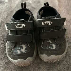 Keen toddler hiking shoes-sz 4